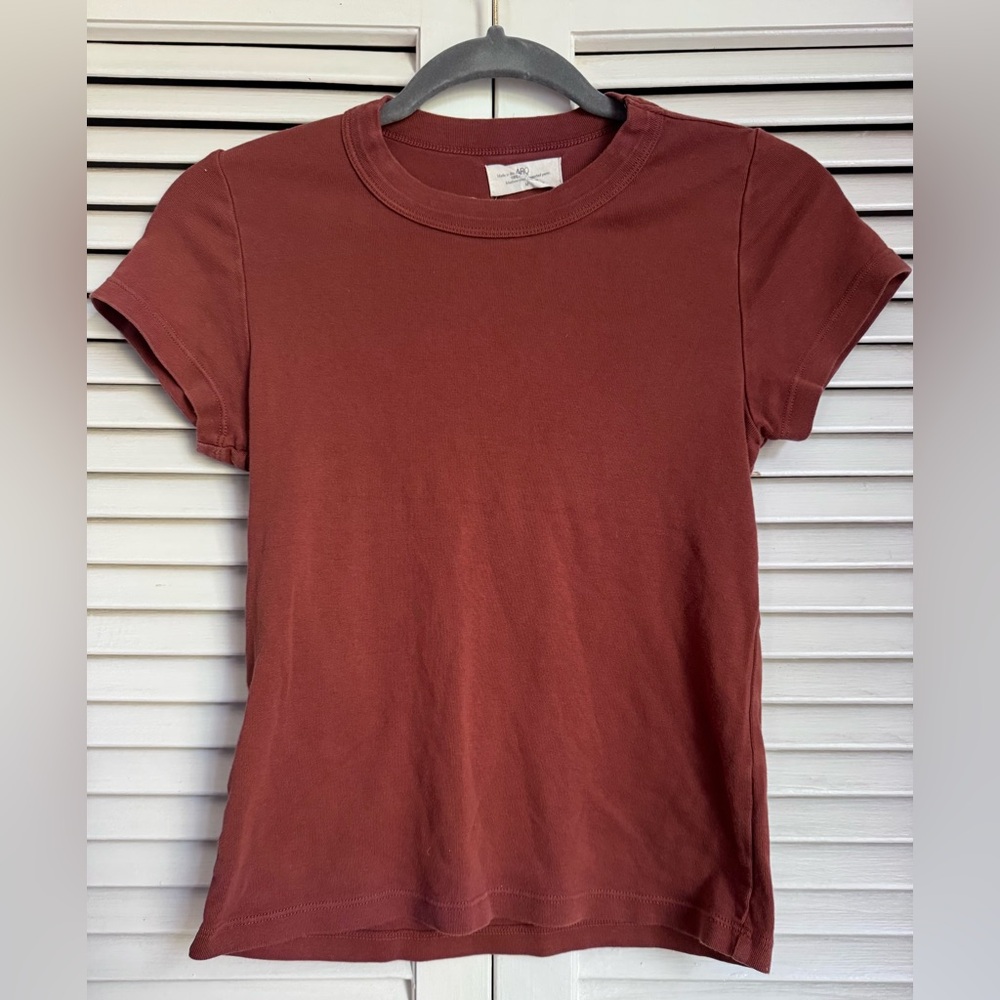 Arq Janie tee - rust, medium